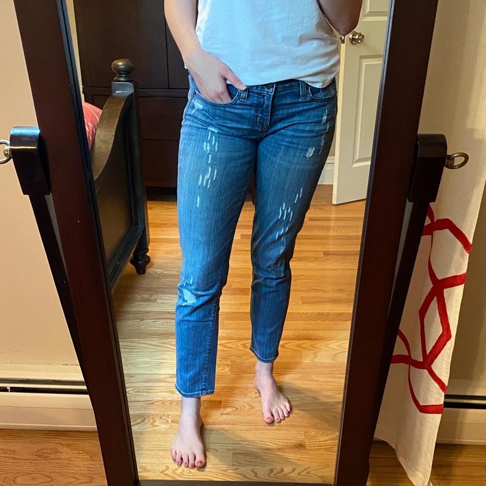 Cropped Distressed Jeans